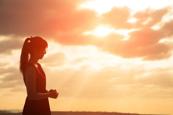 Young woman praying — Stock Photo, Image