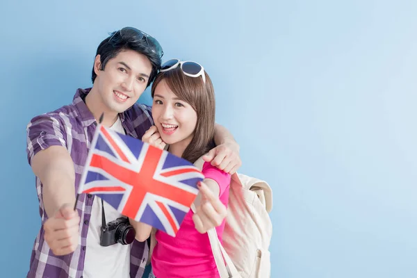 Pareja joven con bandera británica — Foto de Stock