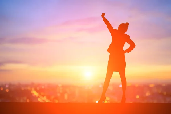 Mujer de negocios sintiéndose emocionada — Foto de Stock