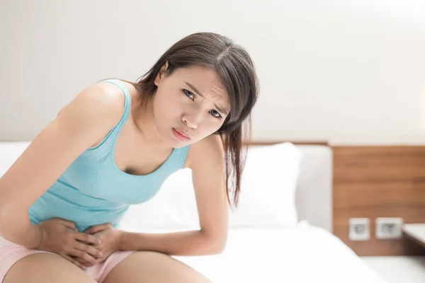 Kadın duygu ağrı menstruasyon ile — Stok fotoğraf