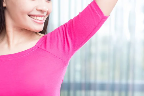 Mujer sin problema de olor corporal —  Fotos de Stock