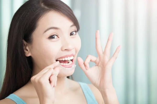 Beauty woman showing  ok — Stock Photo, Image