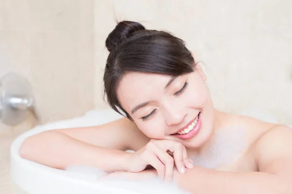 Beautiful  woman taking bath — Stock Photo, Image