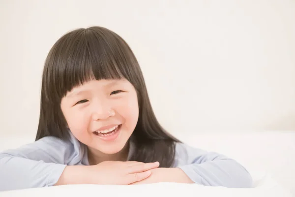 Cute girl smile happily — Stock Photo, Image