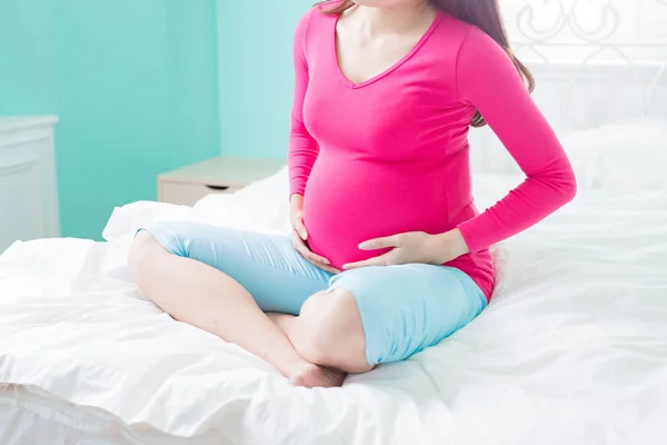 Крупним планом вагітність жінка — стокове фото