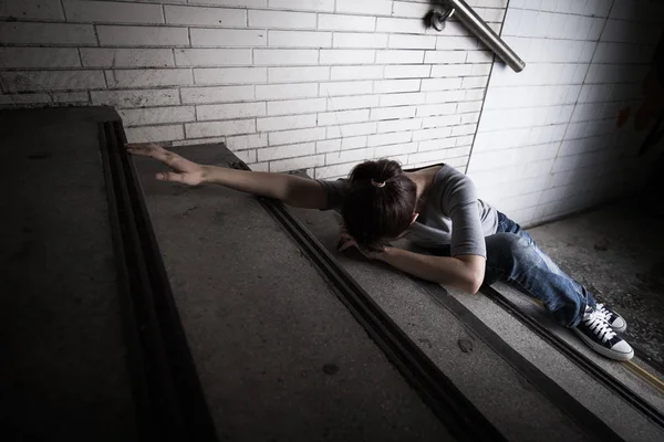 Mulher deprimida sentindo-se chateada — Fotografia de Stock