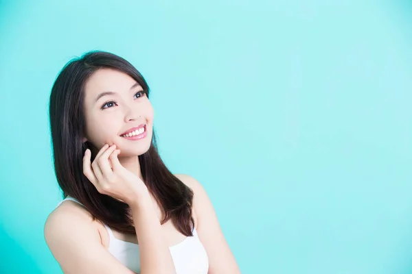 Mujer sonriendo felizmente — Foto de Stock