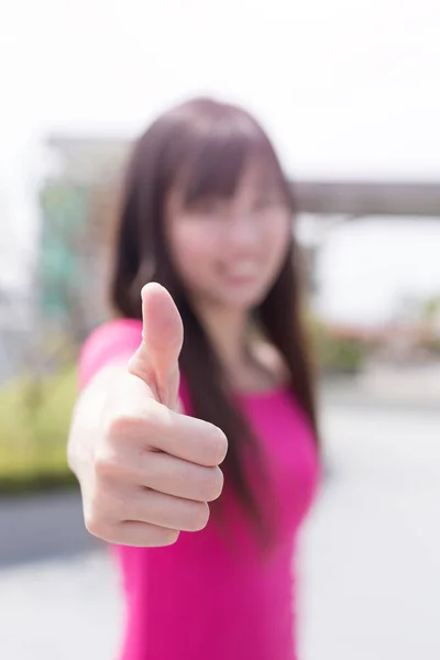 Woman with  thumb up smiling — Stock Photo, Image