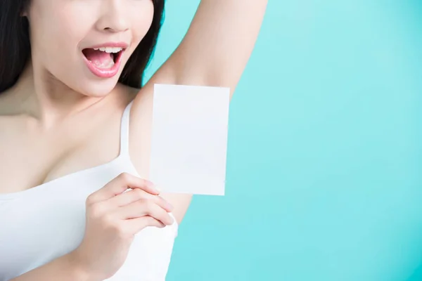 Beautiful  woman showing  armpit — Stock Photo, Image