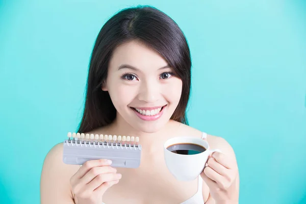 Mujer con paleta y café —  Fotos de Stock