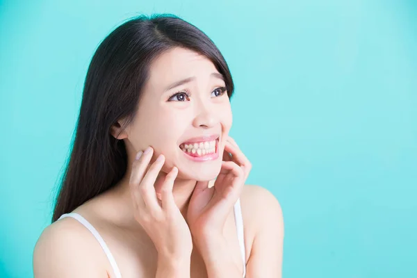 Mulher de beleza com dor de dente — Fotografia de Stock