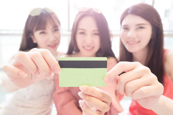 Beauty women holding  credit card — Stock Photo, Image