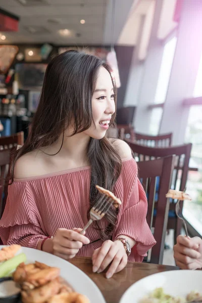 Woman having dinner in restaurant — Stock Photo, Image