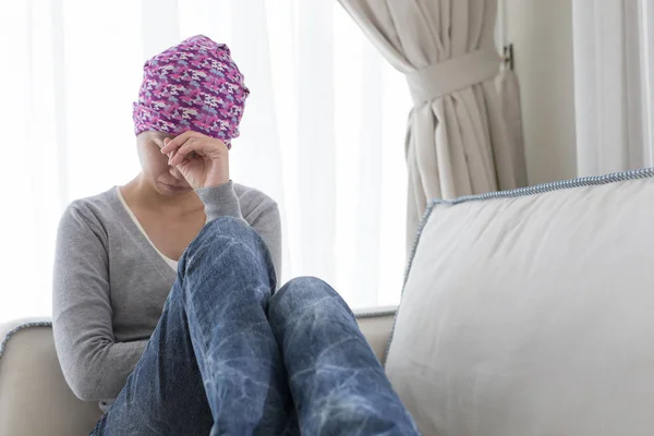 Poor woman suffering from cancer — Stock Photo, Image