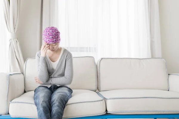 Vrouw met kanker gevoel slecht — Stockfoto