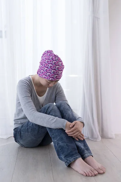 Woman with cancer feeling bad — Stock Photo, Image