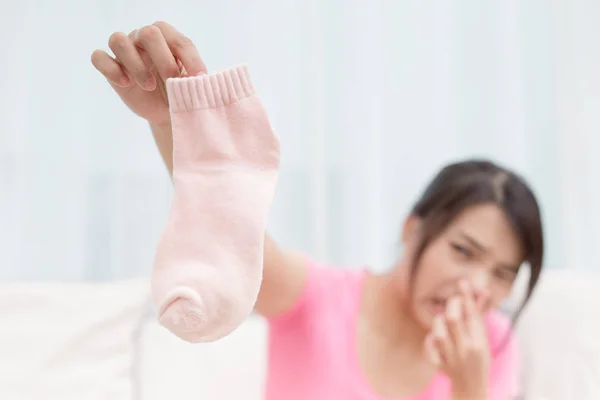 Nő büdös zokni — Stock Fotó