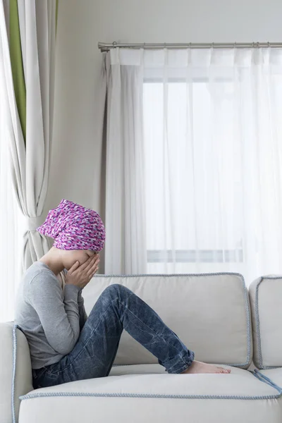 Woman  with cancer feeling  bad — Stock Photo, Image