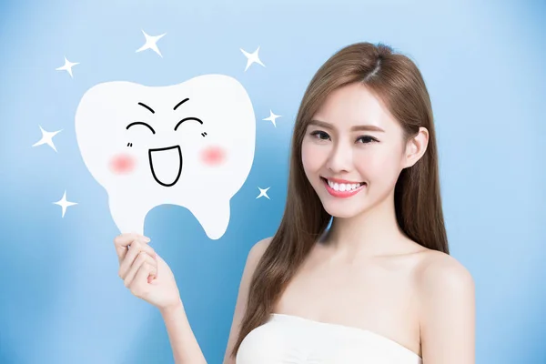Donna con cartellone dei denti — Foto Stock