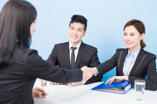 Mensen uit het bedrijfsleven op interview — Stockfoto