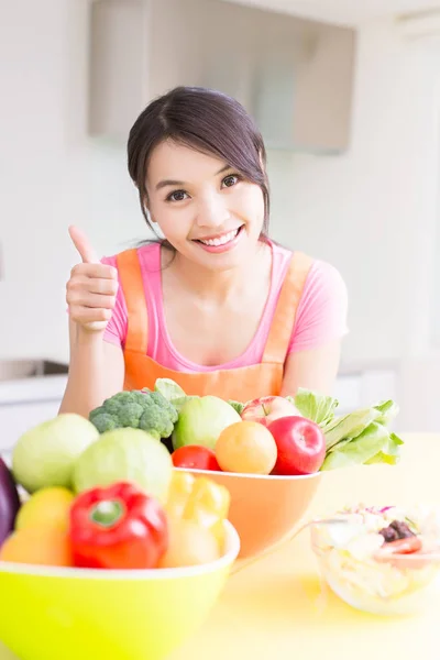 Beauty housewife  showing  thumb up — Stock Photo, Image
