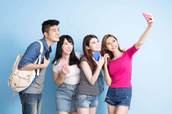 Students taking  selfie happily — Stock Photo, Image