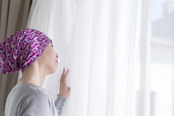 Woman with cancer looking  somewhere — Stock Photo, Image