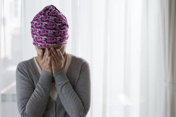 Arme Frau an Krebs erkrankt — Stockfoto