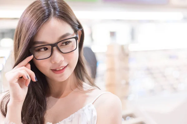 Schoonheid vrouw dragen brillen — Stockfoto