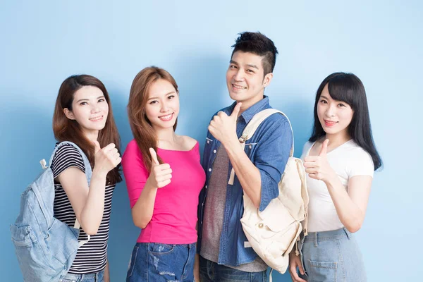 Students showing  thumbs up — Stock Photo, Image