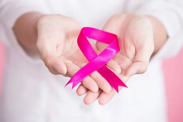 Doctor holding  pink ribbon. — Stock Photo, Image