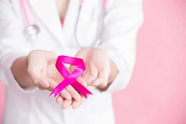 Doctor holding  pink ribbon — Stock Photo, Image