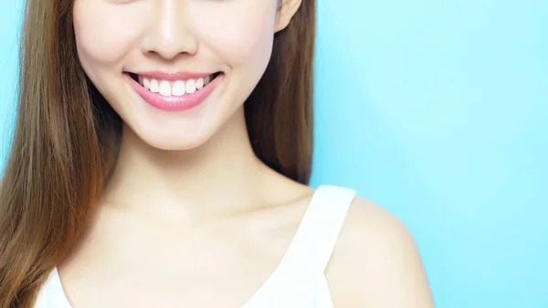 Beauty woman smiling  happily — Stock Photo, Image