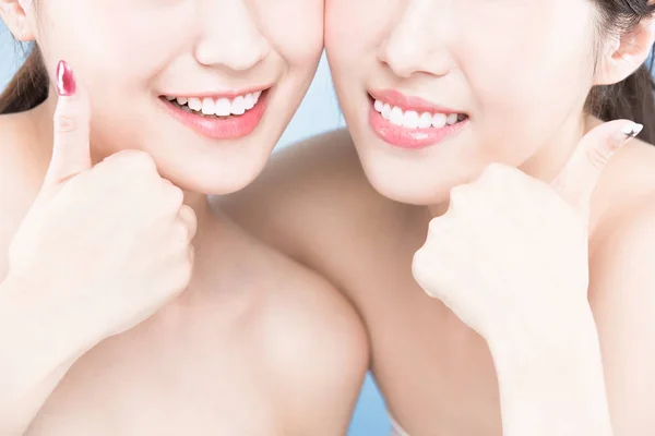 Frauen mit gesunden Zähnen — Stockfoto