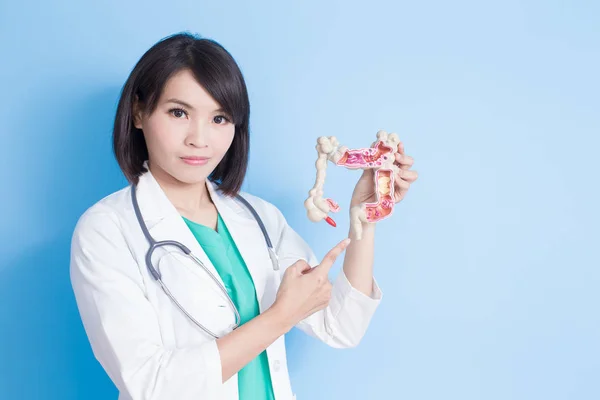 Doctor with colorectal cancer  model — Stock Photo, Image