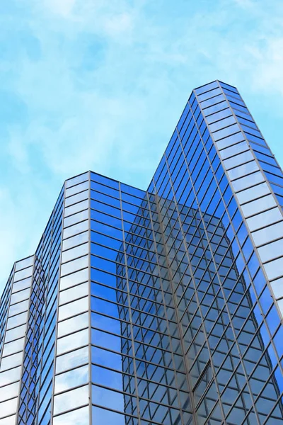 Edificio de negocios en glasjalá — Foto de Stock