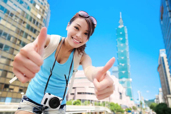 Woman showing thumbs up — Stock Photo, Image