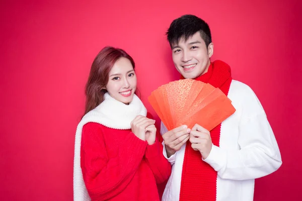 couple holding red envelopes