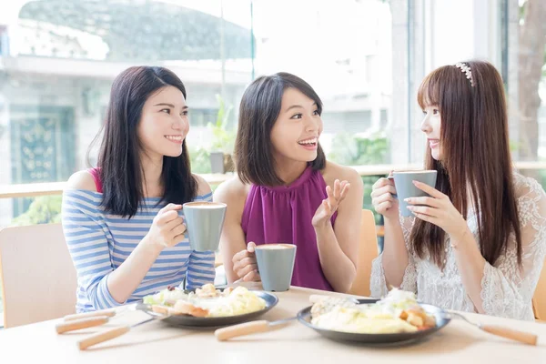 Happy women friends sitting — Stock Photo, Image