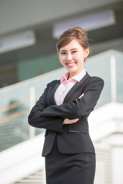 Mujer de negocios sonriendo — Foto de Stock