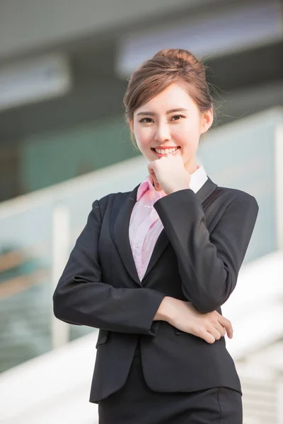 Mulher de negócios sorrindo — Fotografia de Stock