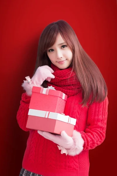 Šťastná žena s dárky — Stock fotografie