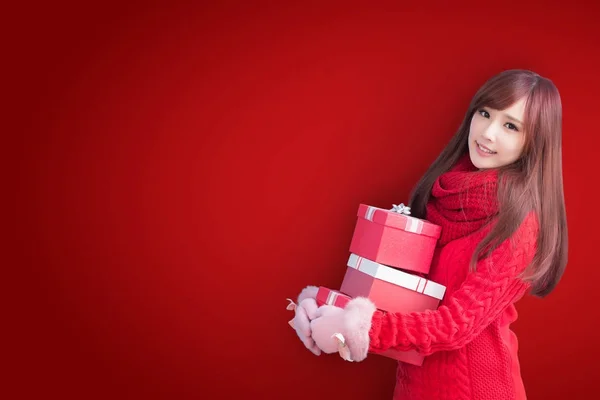 Mujer feliz con regalos — Foto de Stock