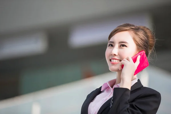 Businesswoman  talking  on phone — Stock Photo, Image