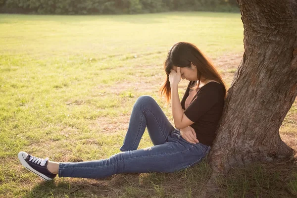 Woman sitting  on the grass — Stock Photo, Image