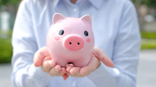 Woman holding  pink piggy bank — Stock Photo, Image