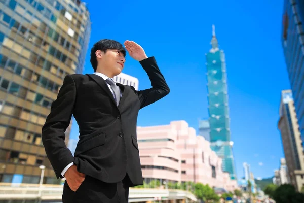 Hombre Negocios Buscando Algún Lugar Taipei — Foto de Stock