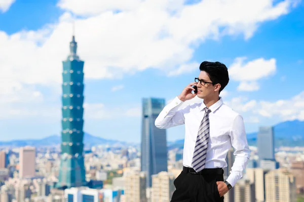 Hombre Negocios Hablando Por Teléfono Taipei — Foto de Stock