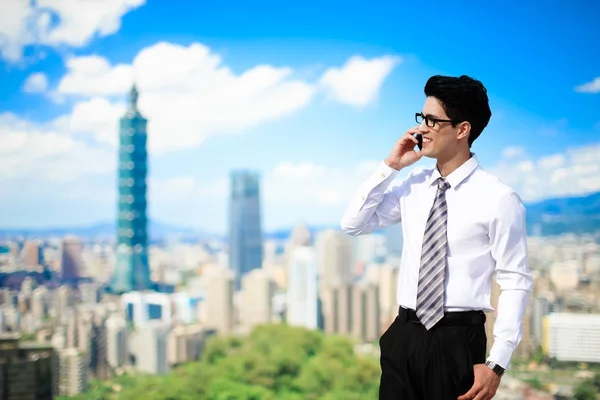 Homem Negócios Falando Telefone Taipei — Fotografia de Stock
