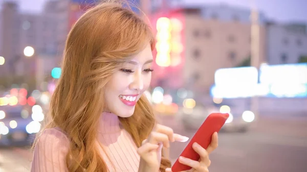 Young Asian Business Woman Using Phone — Stock Photo, Image